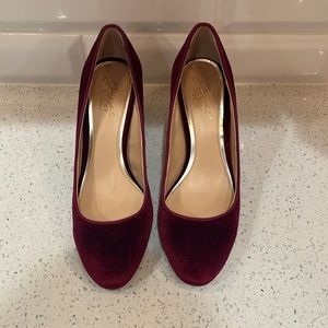 Gorgeous jeweled heel